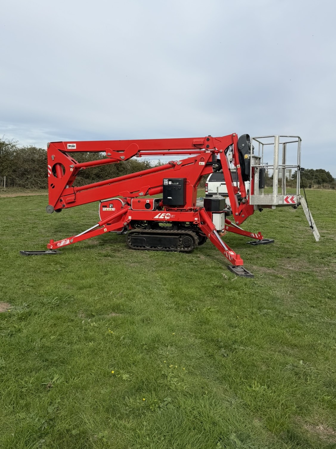 Teupen LEO 18GT tracked access platform with stabilisers deployed